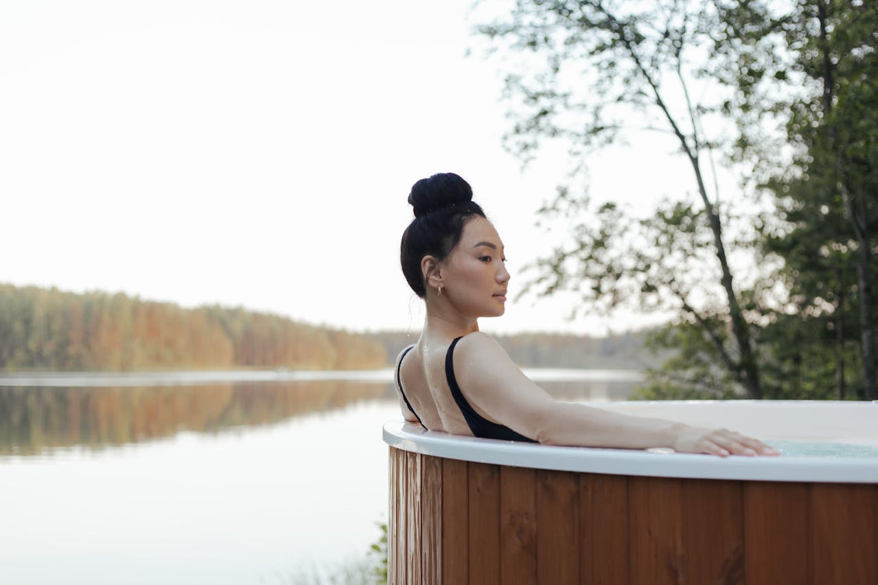 De ce este benefic un jacuzzi în aer liber, chiar și iarna